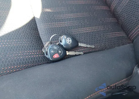 2013 Toyota Corolla S Special Edition z USA, uszkodzony, nr VIN 2T1BU4EE6DC066363